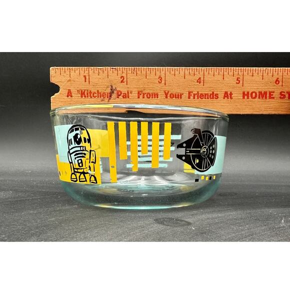 Pyrex Star Wars 2 piece Set 7200 4.75", 7211 8" x 6" - Picture 10 of 12